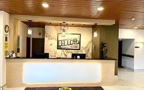 Super 8 By Wyndham Hinton